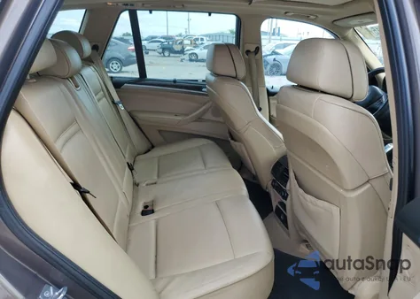 2011 BMW X5 xDrive50I z USA, uszkodzony, nr VIN 5UXZV8C59BLL67882